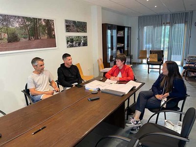 O Concello do Rosal e o UD Ribera acordan a reforma do campo de ftbol da Mata ao abeiro do programa -A vecianza conta-