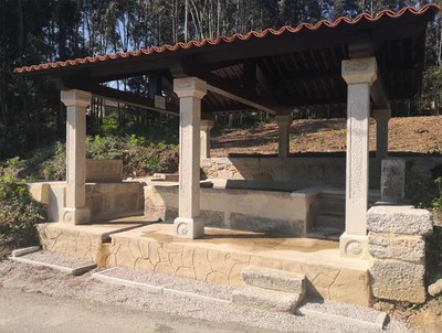 O obradoiro de emprego Revaloriza Tui devolve o seu esplendor ao lavadoiro de Fontenla en Areas