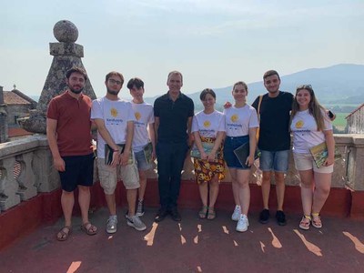 Cinco mozos e mozas de Grecia, Italia, Eslovaquia, Letonia e Espaa realizan voluntariado no Camio Portugus en Tui
