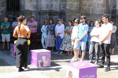 A bailarina Esther Latorre danza en Tui para render homenaxe a todas as mulleres que loitan, protexen e coidan  sociedade
