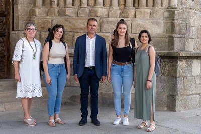 As violinistas Sara e Raquel Areal e a pianista Karla Martnez ofrecen este venres o concerto -Volta s orixes-