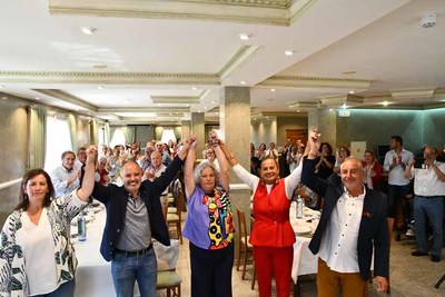 Violeta de Santiago presenta a sa candidatura  Alcalda nun acto moi concorrido e con ambiente optimista: -Vai haber un xiro enorme en Tomio-