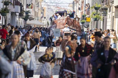  Mais de mil figurantes e cerca de duas dezenas de carros alegricos no Cortejo Etnogrfico das Festas de Nossa Senhora da Bonana