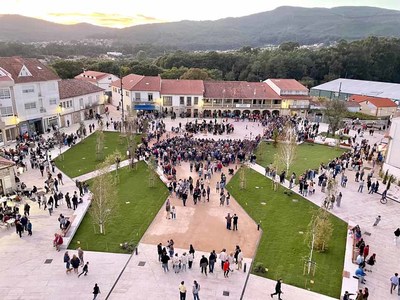 A Praza do Calvario, renovado epicentro da actividade econmica e social do Rosal 