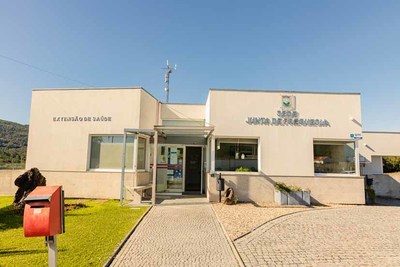 Rui Teixeira inaugura extensao de sade de Covas