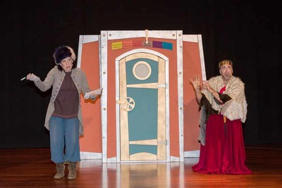 A Mquina do Tempo de  Teatro Ghazafelhos abre a programacin de actividades da Biblioteca Municipal neste mes de outubro