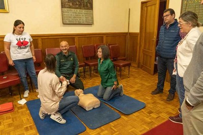 45 persoas frmanse en Tui en reanimacin cardiopulmonar