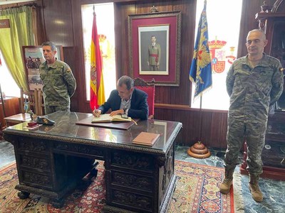 A especial relacin entre Tui e a BRILAT plasmada na visita que o alcalde realizou esta semana  base desta unidade do exrcito