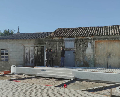 El Concello de Oia adquiere una parcela para ampliar y mejorar la Praza do Campo en Burgueira