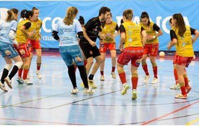 Xornada de formacin para adestradores de ftbol sala en Tui