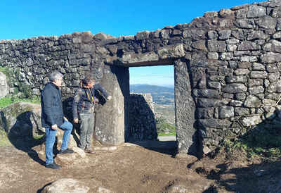 A Guarda concluye la reconstruccin de la puerta Norte del poblado de Santa Trega