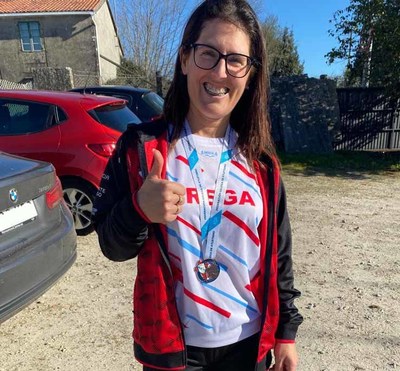 La marchadora rosaleira Mster Mara Dolores Martnez Vicente del Atletismo Trega consigue el bronce Autonmico en Armes (La Corua) en los 10 km en ruta