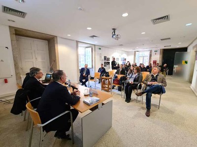 O grosso do oramento do POCTEP deve ser gerido e aplicado nas regioes verdadeiramente de fronteira