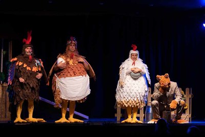 Teatro Ghazafelhos volve este venres a Tui con -As pitas baixo a choiva-