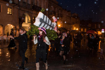 Tui despide el Carnaval con el Enterro do Bacallau