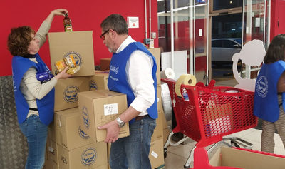 El Zampakilos Solidario de Vegalsa Eroski recoge 1.700 kilos de alimentos en A Guarda