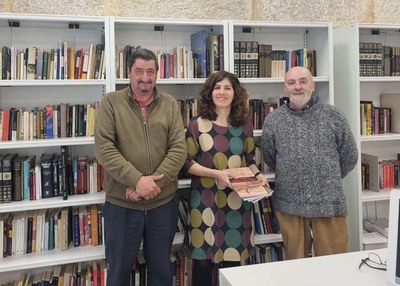 El Concello de Oia recibe una donacin de libros de la biblioteca personal de Tito Lemos y de los fondos InfoMAXE