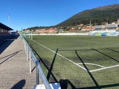 El Concello de Oia renovar el csped y porteras del campo de ftbol de As Tornas
