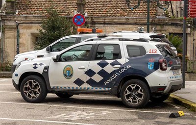A Polica Local de Tui detn a un varn de 45 anos por tres presuntos delitos de danos e contra a seguridade viaria