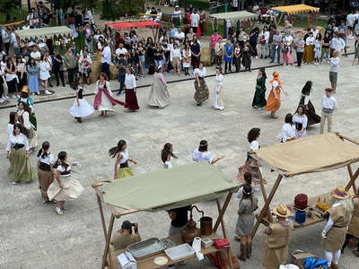Tomio se llena de historia con la feria medieval del IES Antn Alonso Ros
