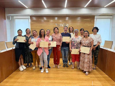 Tomio diploma a 15 nuevas personas auxiliares en atencin sociosanitaria a domicilio
