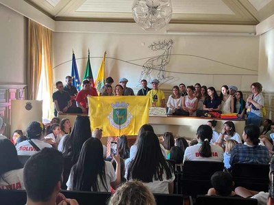 70 jovens latinos rumo  JMJ recebidos pelo executivo municipal