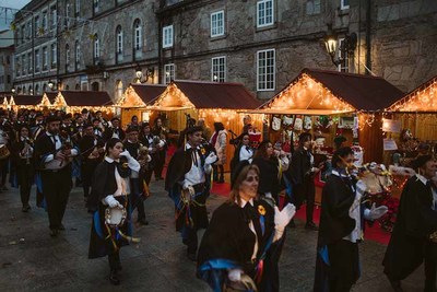 Mercado de Navidad, iluminacin, msica en vivo y decoracin sostenible abren la programacin festiva en Tui