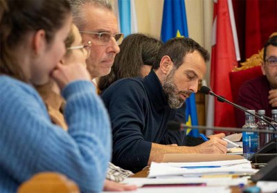 O PP de Tui critica a creacin do imposto de plusvala por parte do goberno socialista co apoio do BNG e ngase a subir os tributos municipais -ata que o concello non tea un plan econmico-