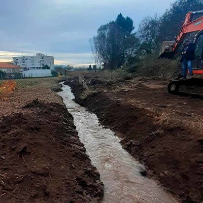El municipio de Valena interviene en la desobstruccin de cauces y en la proteccin florestal