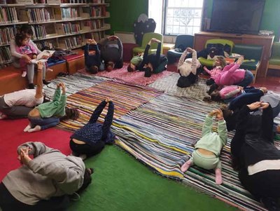 Biblioteca Municipal de Vila Nova de Cerveira dinamiza sesiones -Yogar con Historias-