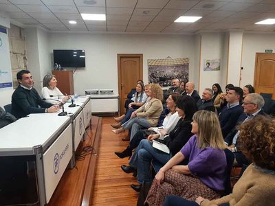 Luis Lpez esgrime a -estabilidade, unidade e xestin- do proxecto de Alfonso Rueda fronte  -guerra poltica- PSOE-BNG en Pontevedra e ata dez concellos da provincia