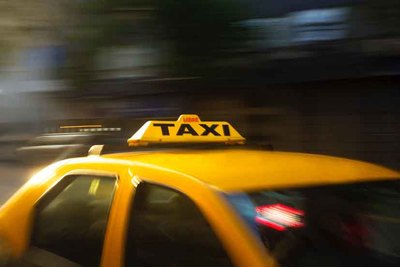 El Ayuntamiento de Tui traslada la parada de taxis a un rea estratgica para la movilidad