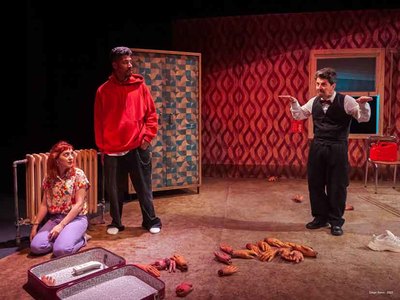 Contraproducins inicia la programacin en el Teatro Municipal de Tui con la comedia -Entrega en mano-
