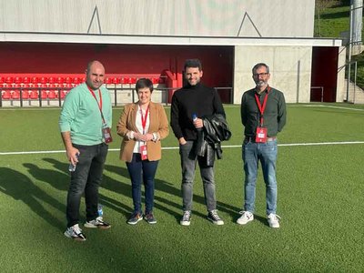 El Rosal busca alternativas sostenibles al caucho para la base del campo de ftbol de La Mata