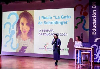 Roco Vidal destaca la importancia del pensamiento crtico ante las fake news y la inteligencia artificial en la IX Semana de la Educacin