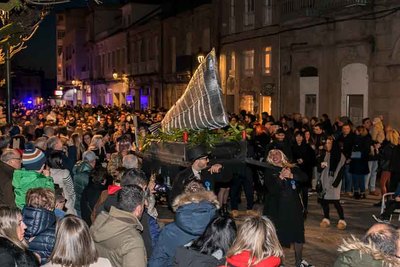 Tui despide el Carnaval con el Entierro del Bacalao