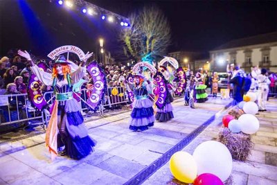Desfile de Carnaval nocturno en Caminha: una noche memorable
