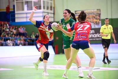 El Mecalia Atltico Guards logra una victoria ajustada ante el Rocasa (27-28)