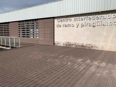 Renovado el pavimento de la terraza del CETD de piragismo y remo de Tui