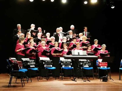 La Coral Polifnica hace florecer Tomio con su tradicional Concierto de Primavera