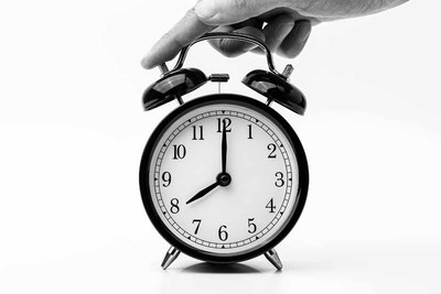 No olvides adelantar tu reloj este domingo!