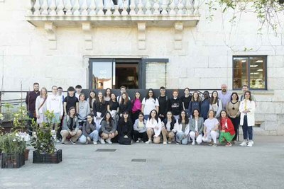 Tomio disfruta de un intercambio cultural con acento francs