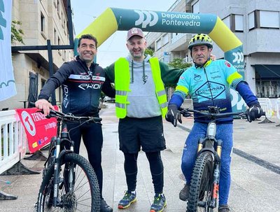 Luis Lpez viste o maillot de ciclista para participar na terceira edicin da BTT de Tomio