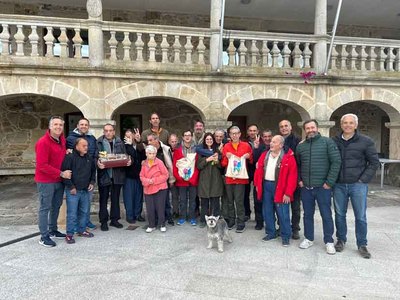 Emocionante visita de grupo con diversidad al Rosal durante su peregrinacin por el Camino de Santiago
