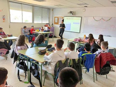 Tui desarrolla sesiones informativas en los centros educativos para dar a conocer el grupo de participacin infantil y juvenil ParTUIcipando