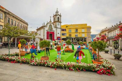 Explosin de colorido en la edicin 2024 del Vila Praia em Flor