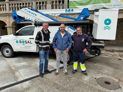 O Rosal moderniza su flota con una nueva gra con plataforma elevadora