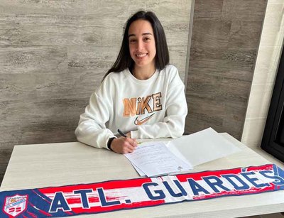 Elena Martnez, la Quinta Mxima Goleadora de la Liga, se Une al Guards