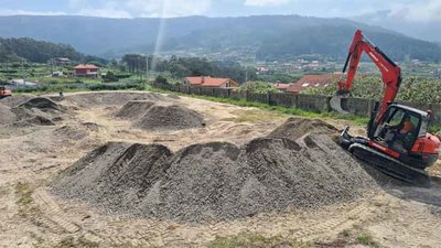 El Concello de Oia inicia las obras de la pista de pump truck en Mougs