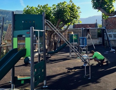 Oia Avanza en la Renovacin del Parque de Juegos en Mougs para Mejorar la Seguridad